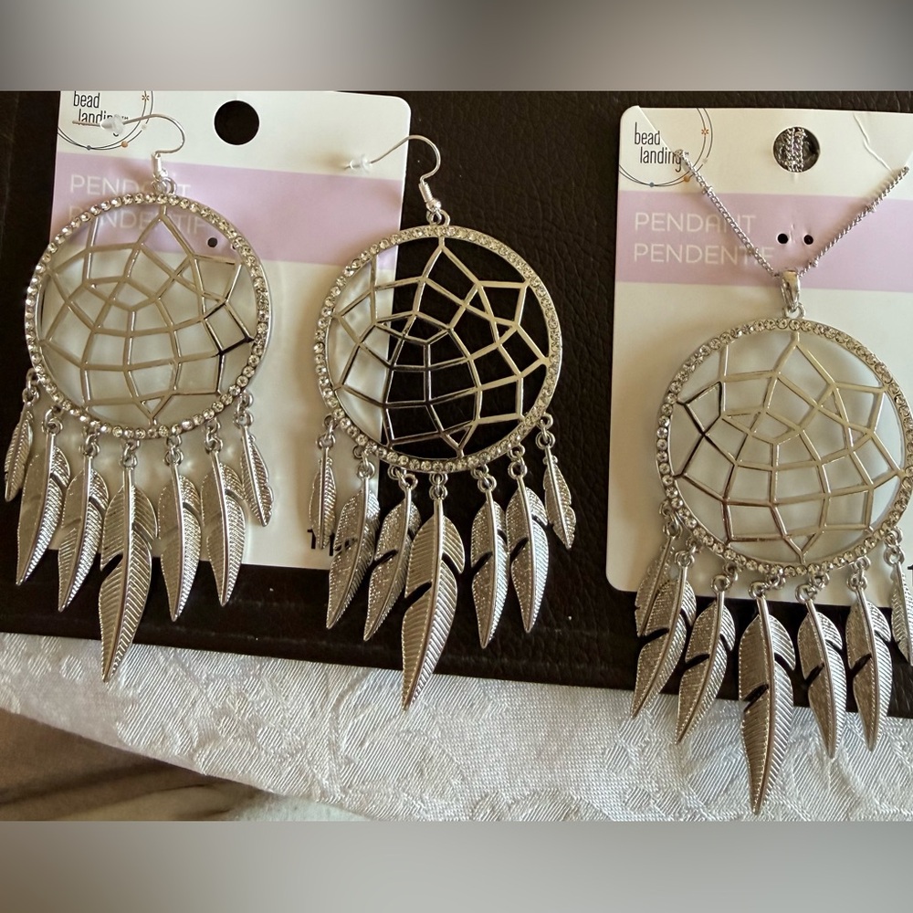 NEW Silver Dreamcatcher Earrings and Necklace Set
